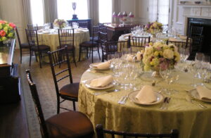 Dining room with rounds